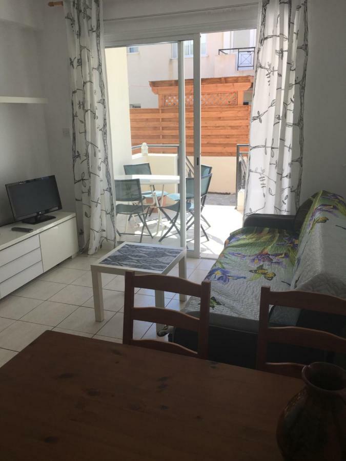 By The Sea Apartment Paphos Exterior photo