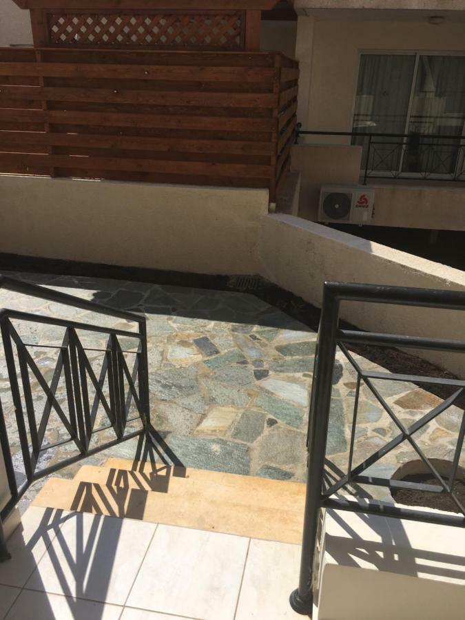 By The Sea Apartment Paphos Exterior photo
